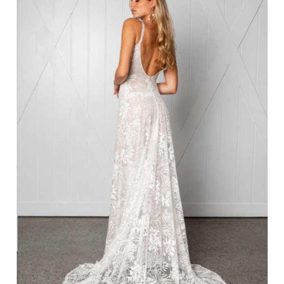 Beautiful nude and white boho wedding dress - Picture 14 of 16